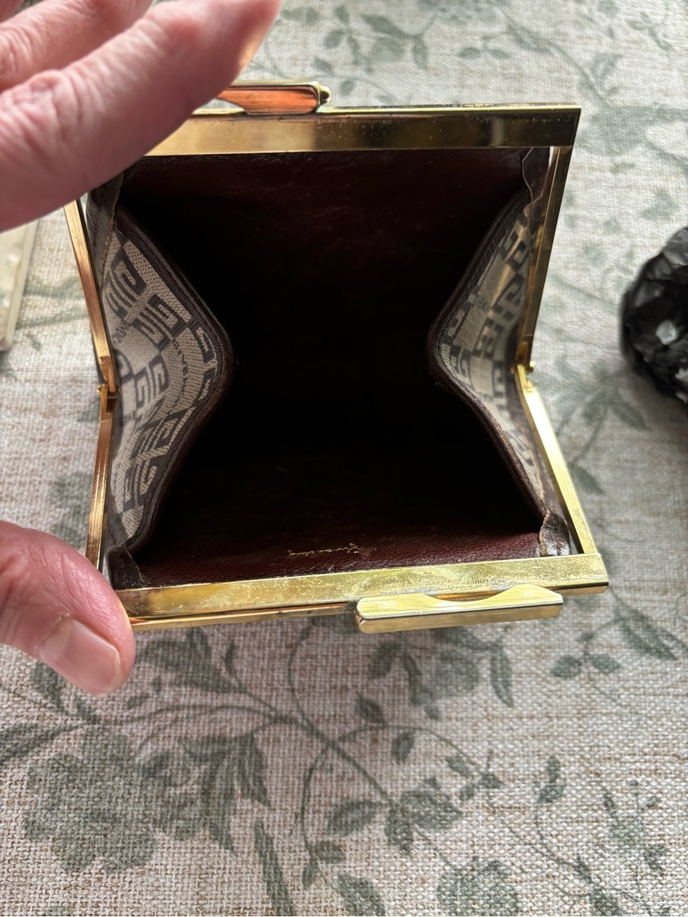 Vintage Authetic Givenchy Kiss Lock Change Purse - Picture 7 of 8